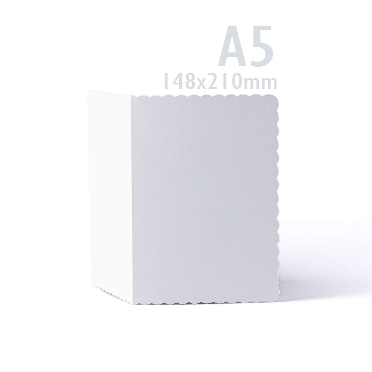Cartes et enveloppes blanches à bord ondulé – lot