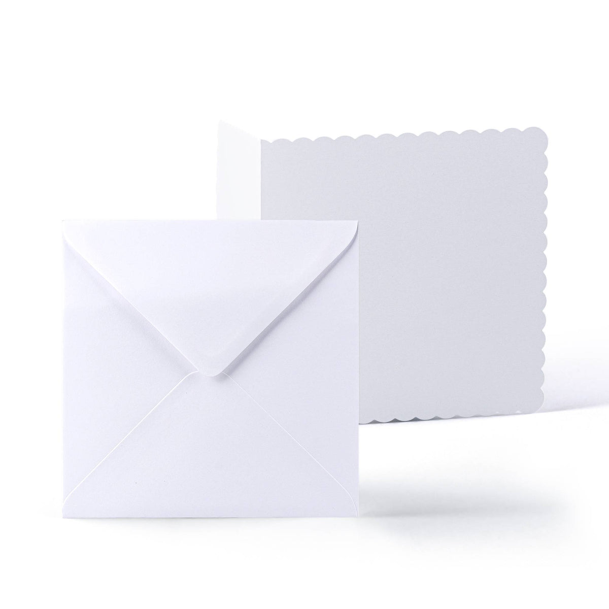 Cartes et enveloppes blanches à bord ondulé – lot