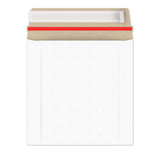 Enveloppes blanches en carton rigide