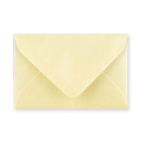 Enveloppe couleur champagne à l’effet nacré 62×94 mm