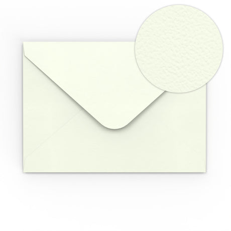 Enveloppes en papier blanc lait martelé